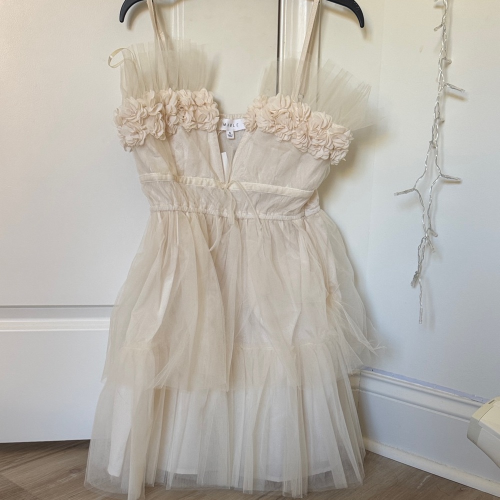 Elegant Cream Women’s Dress with Floral Accents BRAND NEW WITH TAGS